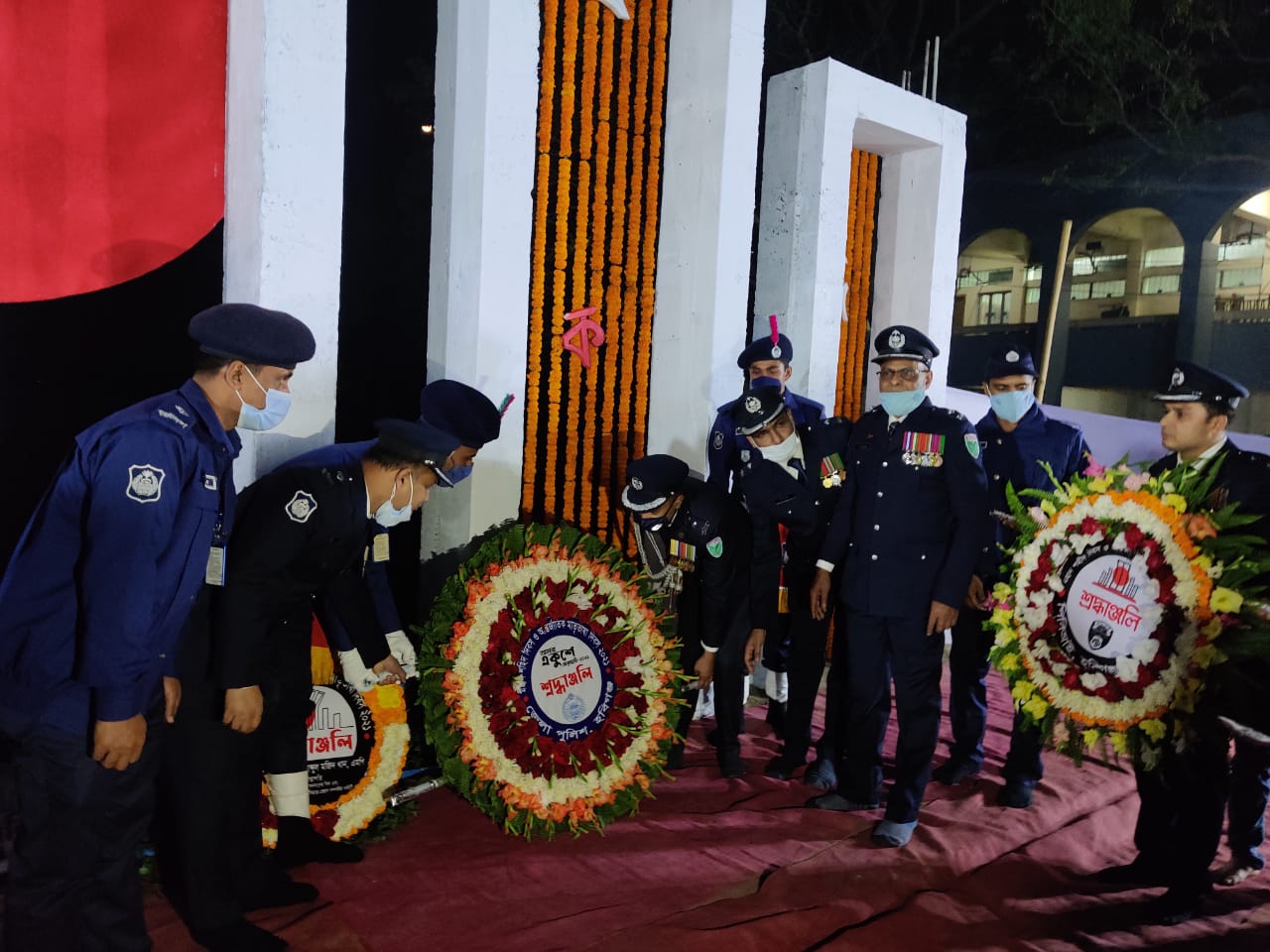 হবিগঞ্জ কেন্দ্রীয় শহীদ মিনারে ভাষা শহীদদের প্রতি সর্বস্তরের মানুষের শ্রদ্ধা নিবেদন