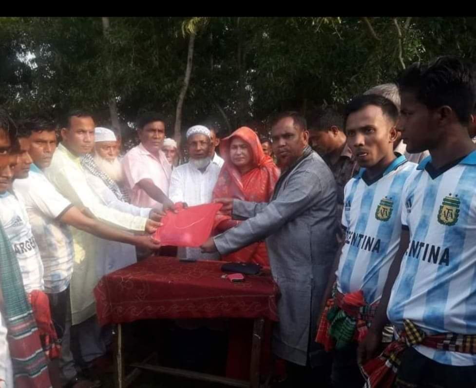 লাখাইয়ে ঈদের দিনে হাঁস ধরা প্রতিযোগিতায় সহস্রাধিক জনতার ঢল, করোনা সংক্রমণের ঝুঁকি received 276833620816596