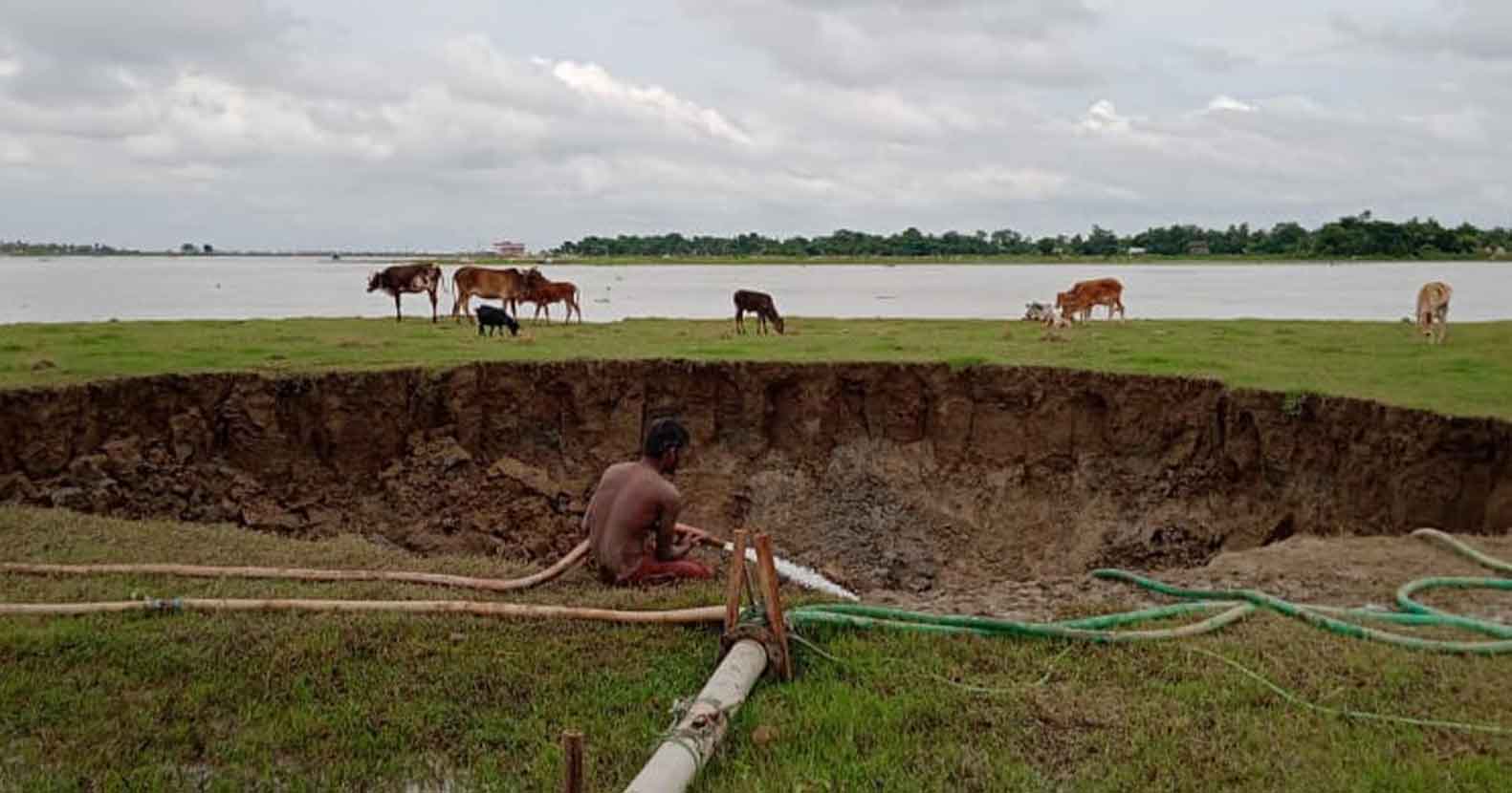 আজমিরীগঞ্জে ড্রেজার মেশিন দিয়ে অবৈধ ভাবে বালু উত্তোলন আজমিরীগঞ্জে ড্রেজার মেশিন দিয়ে অবৈধ ভাবে বালু উত্তোলন