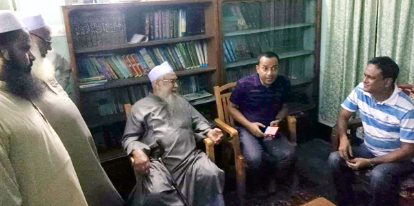 অসুস্থ আল্লামা তাফাজ্জল হককে দেখতে গেলেন পুলিশ সুপার অসুস্থ আল্লামা তাফাজ্জল হককে দেখতে গেলেন পুলিশ সুপার