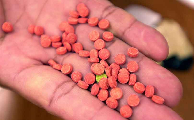 একশত পিস ইয়াবাসহ যুবক আটক