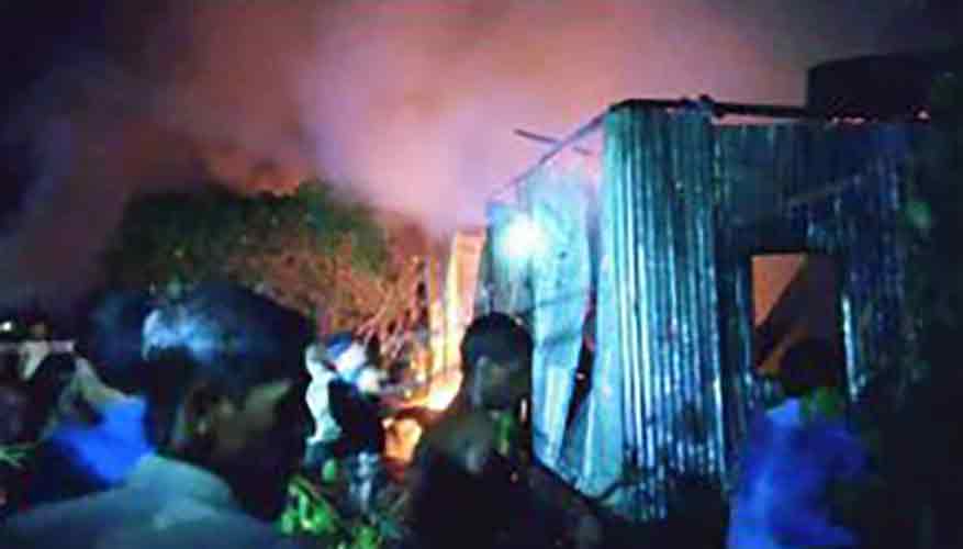 মাধবপুরে আগুনে পুড়ে ছাই ৫ বসতঘর