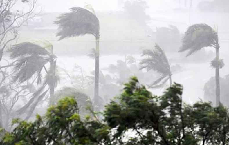 কিছুটা দুর্বল হয়েছে বুলবুল, অতিক্রম করছে খুলনা উপকূল