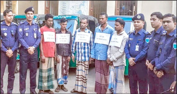 চুনারুঘাটের ল্যাংড়া তালিব গ্রেফতার চুনারুঘাটের ল্যাংড়া তালিব গ্রেফতার