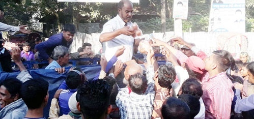 নবীগঞ্জে টিসিবির পেয়াজ কিনতে গিয়ে আহত ১