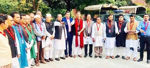 গণভবনে প্রধানমন্ত্রীকে কৃতজ্ঞতা জানিয়েছেন জেলা আওয়ামীলীগের নব নির্বাচিত সভাপতি ও সাধারণ সম্পাদক