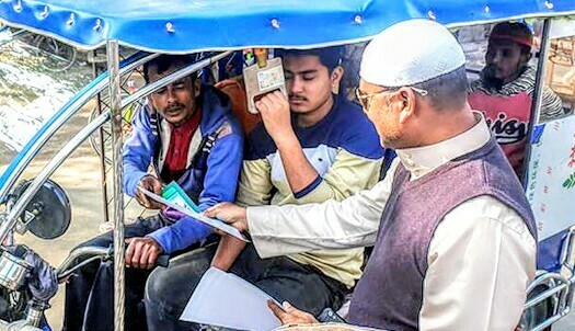 হবিগঞ্জ শহরকে পরিচ্ছন্ন রাখতে মেয়রের লিফলেট বিতরণ