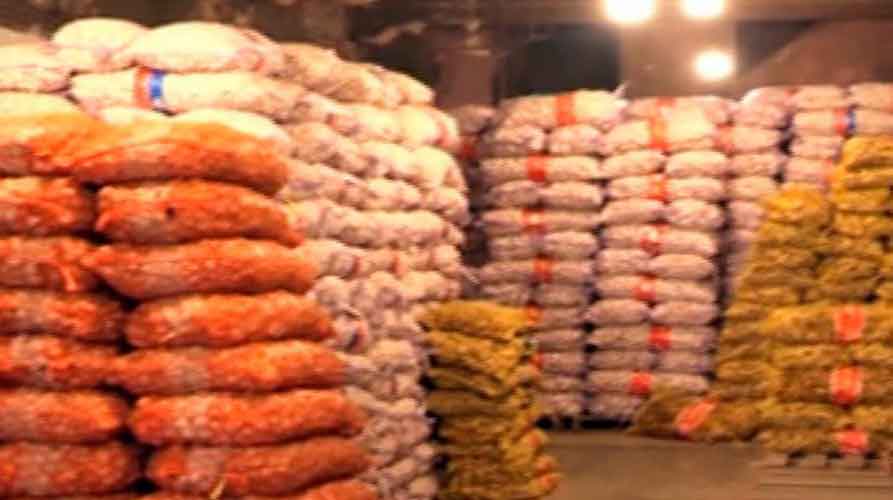 করোনাভাইরাস আতঙ্ক : চোখ রাঙাচ্ছে রসুন ও এলাচ