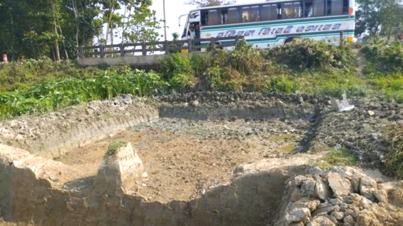 ঢাকা-সিলেট রোডে সড়ক বিভাগের জায়গা দখল