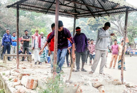 নবীগঞ্জে বরাক নদীর অবৈধ স্থাপনা উচ্ছেদ শুরু