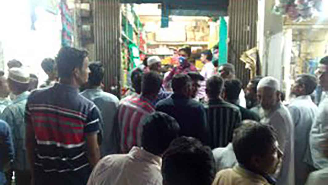 শায়েস্তাগঞ্জে অতিরিক্ত দামে পেঁয়াজ বিক্রি করায় জরিমানা