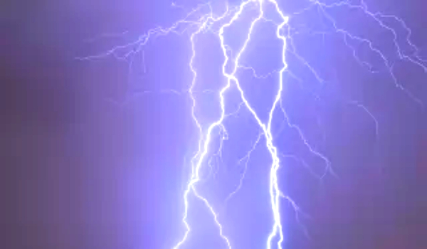 বজ্রপাতে ২০ দিনে গেল ৫৭ প্রাণ