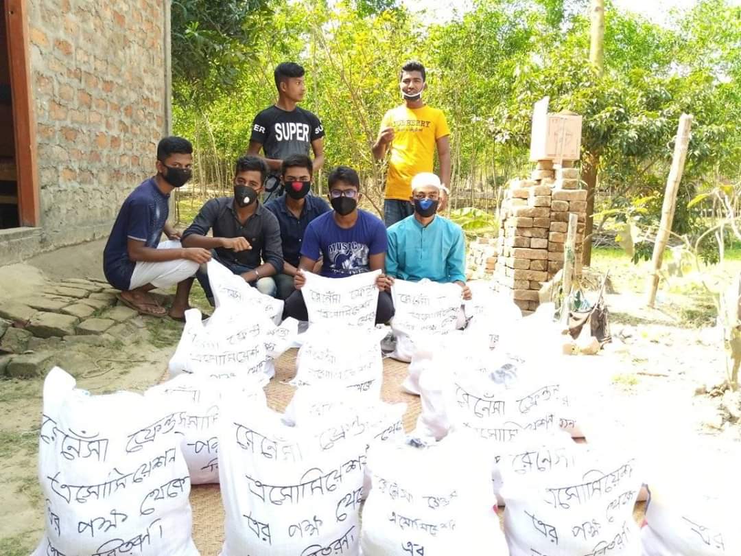 চুনারুঘাট রেনেসাঁ সংগঠন থেকে ত্রাণ বিতরণ