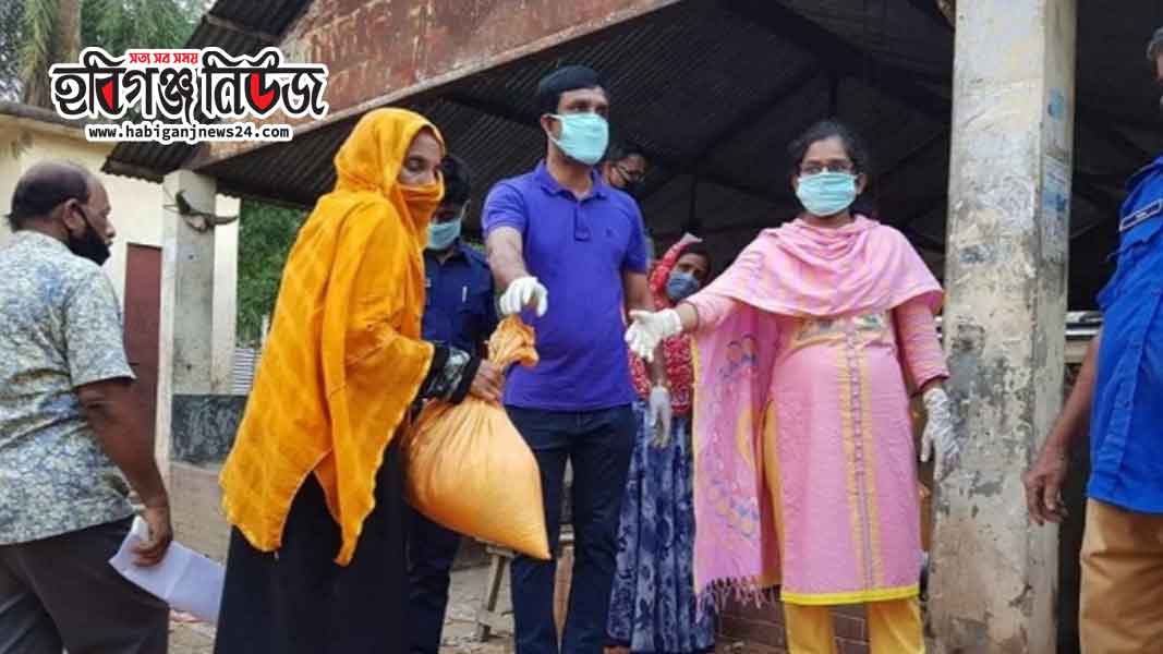 মাধবপুরে দুস্থদের মধ্যে খাদ্য সামগ্রী বিতরণ