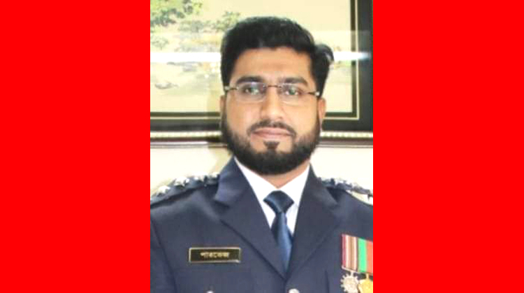 বেতনের টাকায় অসহায়দের ঘরে খাবার পৌছে দিচ্ছেন এ. এস. পি পারভেজ