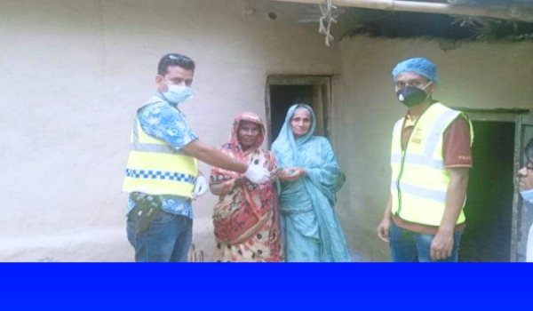 পুত্রের নির্যাতনে ঘর ছাড়া মাকে ঘরে তুলে দিল চুনারুঘাট থানা পুলিশ