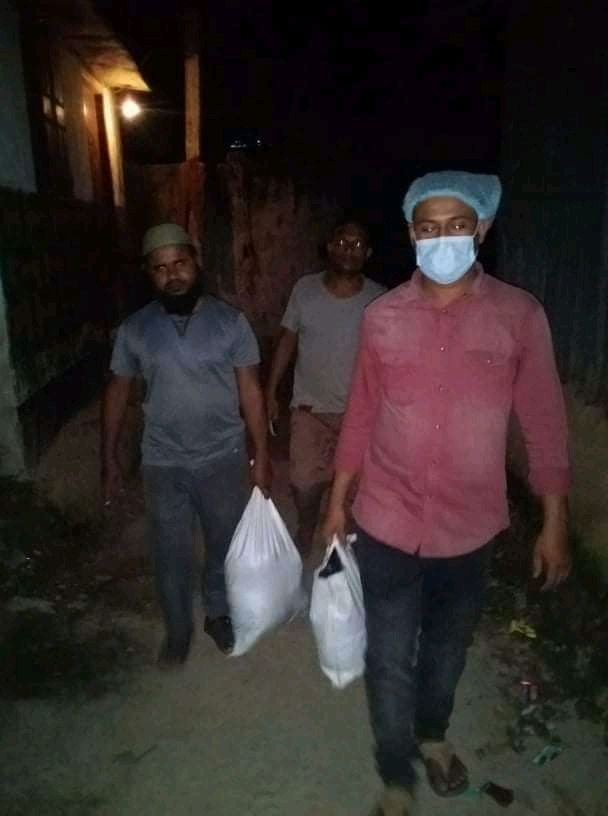 অসহায়দের ঘরে ইদ সামগ্রী দিলেন ছাত্রদল নেতা সাইফুল ইসলাম রকি