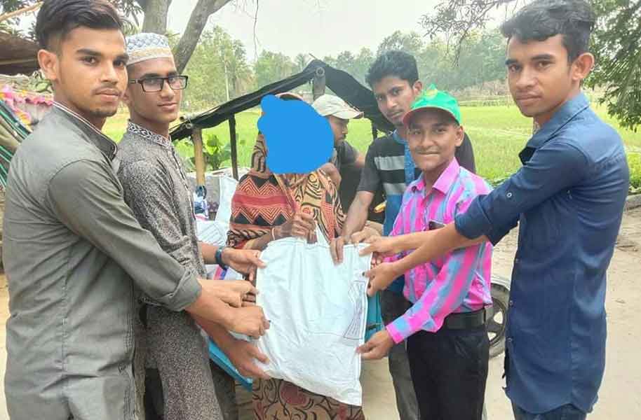 মাধবপুরে-সোনার-বাংলা-ছাত্রসংগঠনের-খাদ্য-সামগ্রী-বিতরণ মাধবপুরে সোনার বাংলা ছাত্রসংগঠনের খাদ্য সামগ্রী বিতরণ