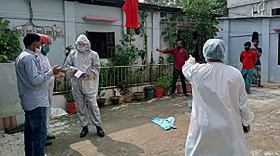 শায়েস্তাগঞ্জে কোয়ারেন্টাইনে থাকা ১০ জনের নমুনা সংগ্রহ ও মাস্ক না পড়ায় ৪ জনকে জরিমানা