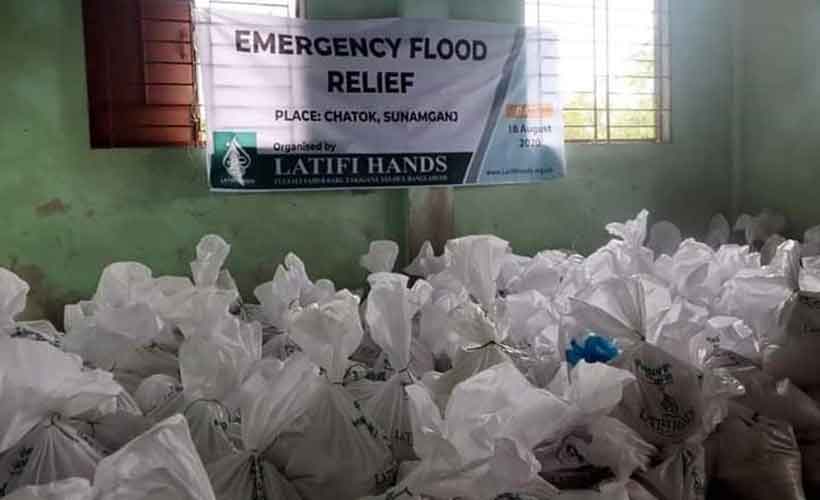ছাতকে বন্যায় ক্ষতিগ্রস্থ পরিবারের মধ্যে Latifi Hands এর ত্রান বিতরণ