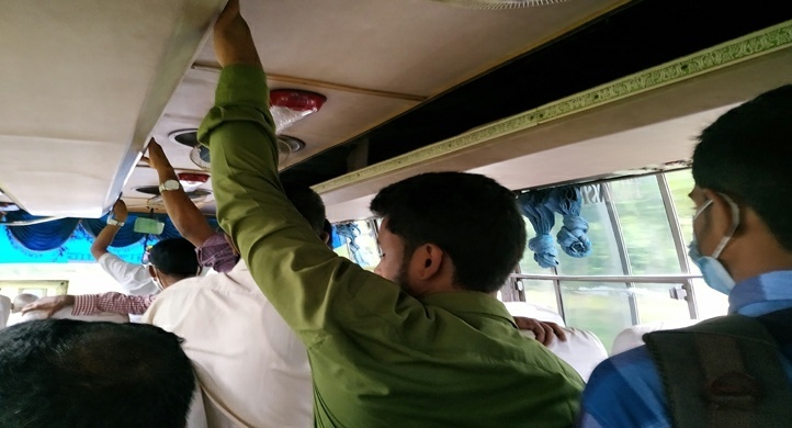 হবিগঞ্জ জেলায় গণপরিবহনে উপেক্ষিত স্বাস্থ্যবিধি