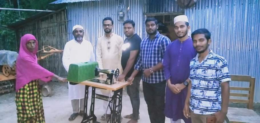 চুনারুঘাট সম্প্রীতির বন্ধন সামাজিক সংগঠন কর্তৃক দরিদ্রকে সেলাই মেশিন প্রদান