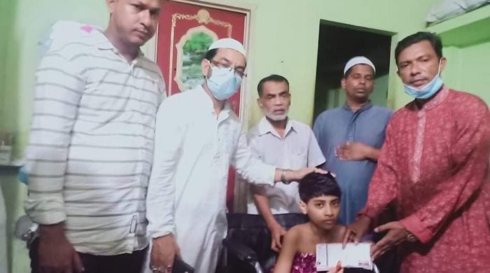 শায়েস্তাগঞ্জে আহত স্কুল ছাত্রীর পাশে যুবলীগ সভাপতি শায়েস্তাগঞ্জে আহত স্কুল ছাত্রীর পাশে যুবলীগ সভাপতি