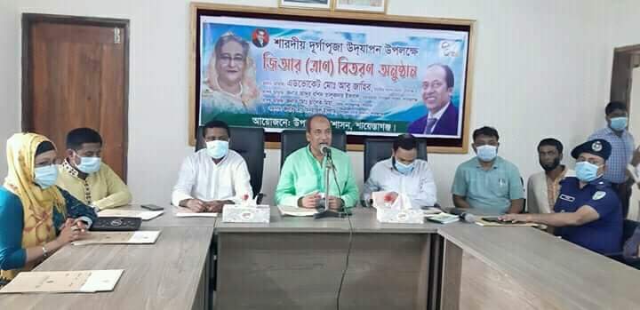 শায়েস্তাগঞ্জে দূর্গাপূজা উপলক্ষে পূজা মন্ডপে আর্থিক অনুদান