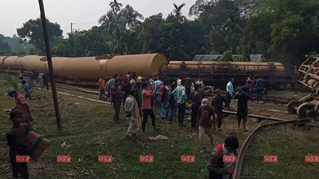 মাধবপুরে তেলবাহি ট্রেনের চারটি বাগি লাইচ্যুত