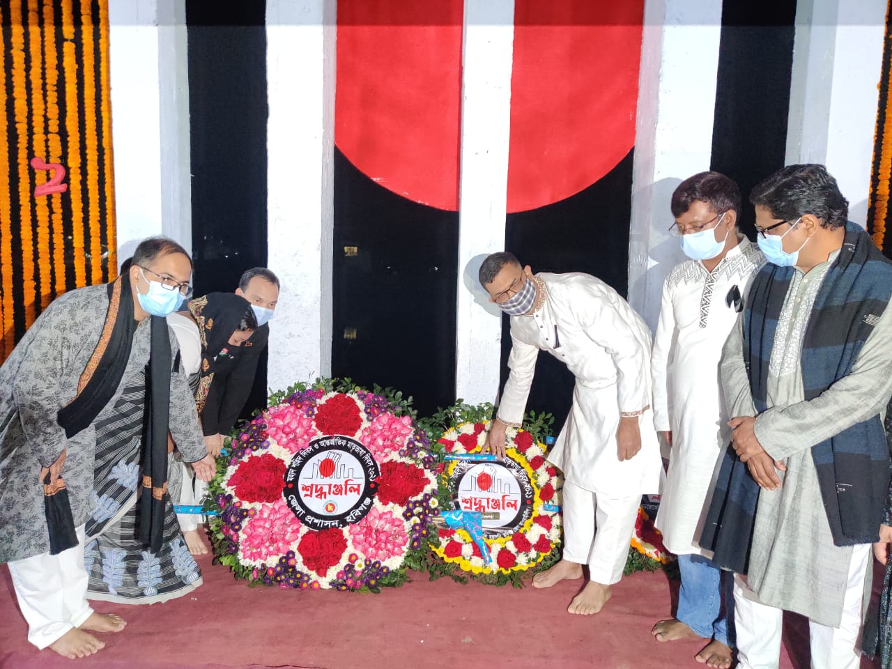 হবিগঞ্জ কেন্দ্রীয় শহীদ মিনারে ভাষা শহীদদের প্রতি সর্বস্তরের মানুষের শ্রদ্ধা নিবেদন