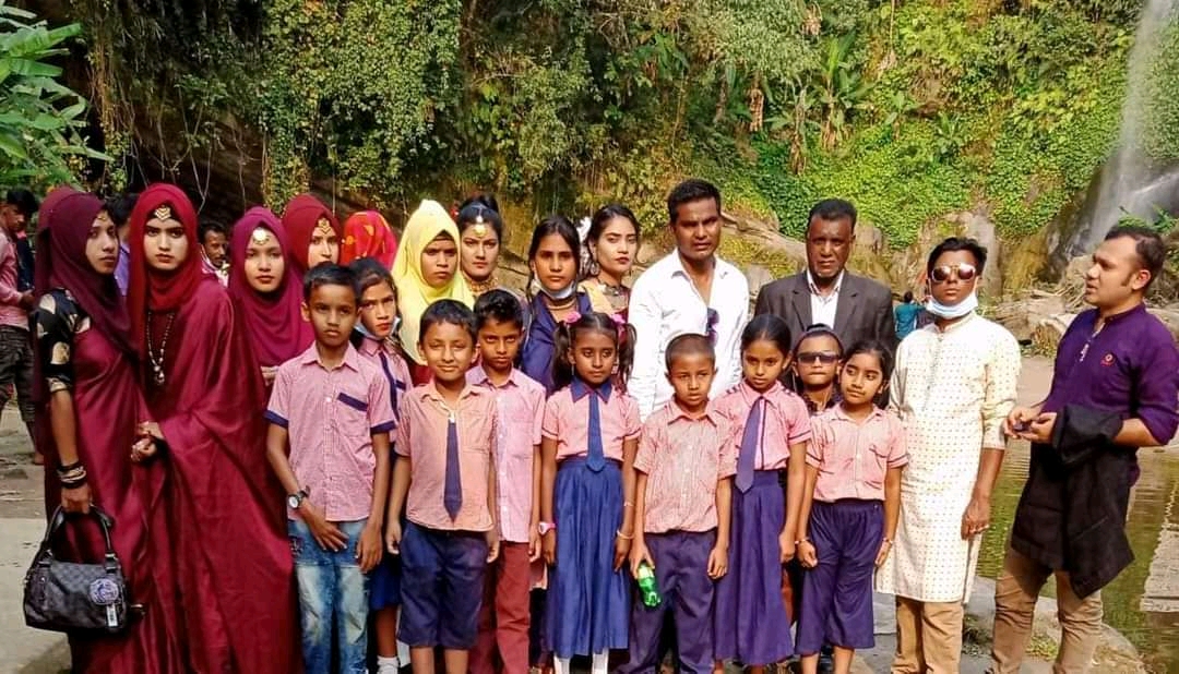 নূর মডেল কেজি এন্ড হাই স্কুলের বার্ষিক শিক্ষা সফর অনুষ্ঠিত