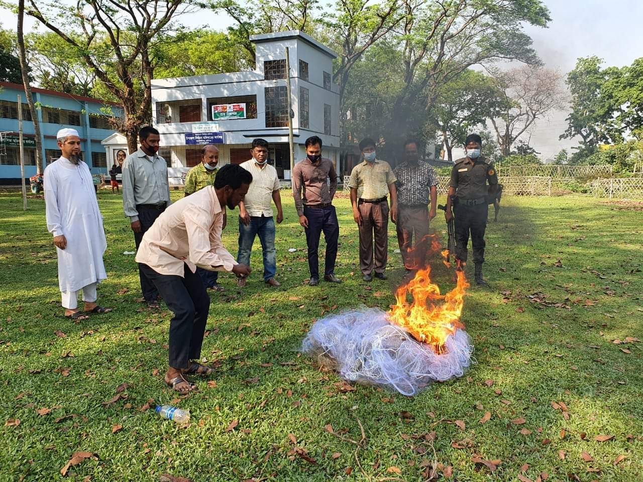 আজমিরিগঞ্জে ভ্রাম্যমাণ আদালতের অভিযানে ৩ হাজার মিটার কারেন্ট জাল জব্দ