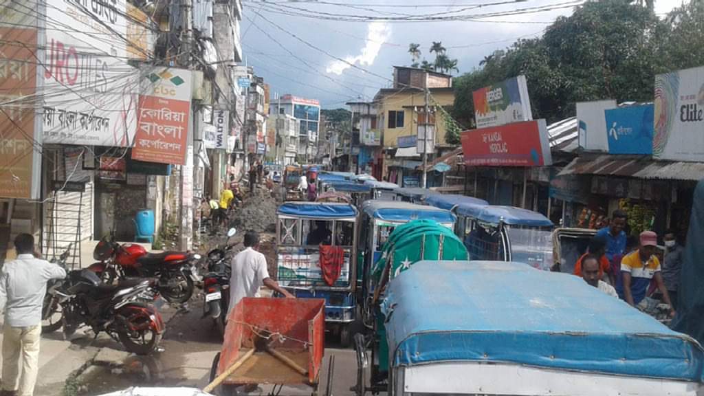 পৌরবাসীর সেবার নামে অনুমোদন দেয়া টমটম এখন শহরবাসীর জন্য বিষফোড়া