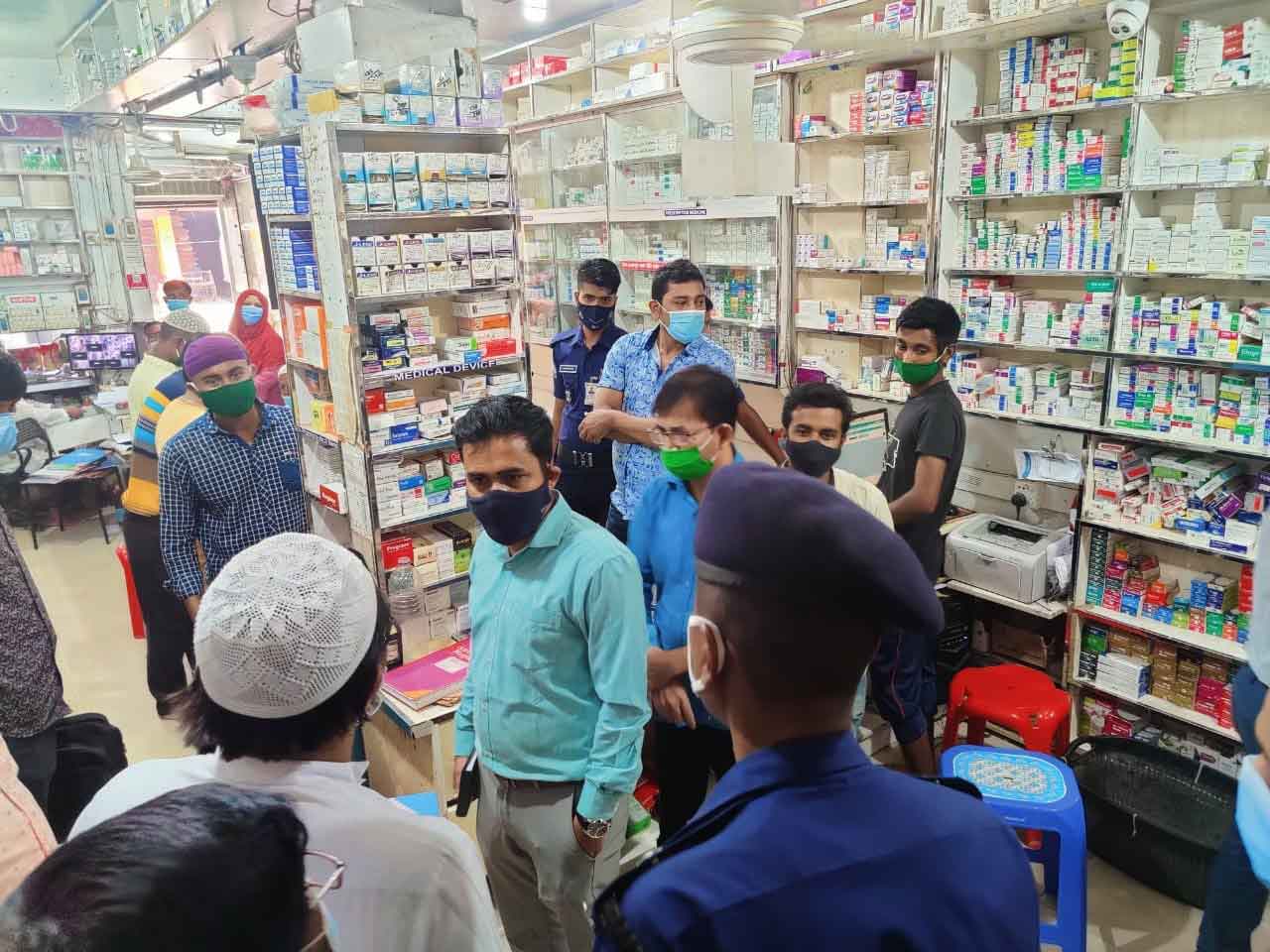 শহরের ফার্মেসিগুলোতে ভ্রাম্যমাণ আদালতের অভিযান