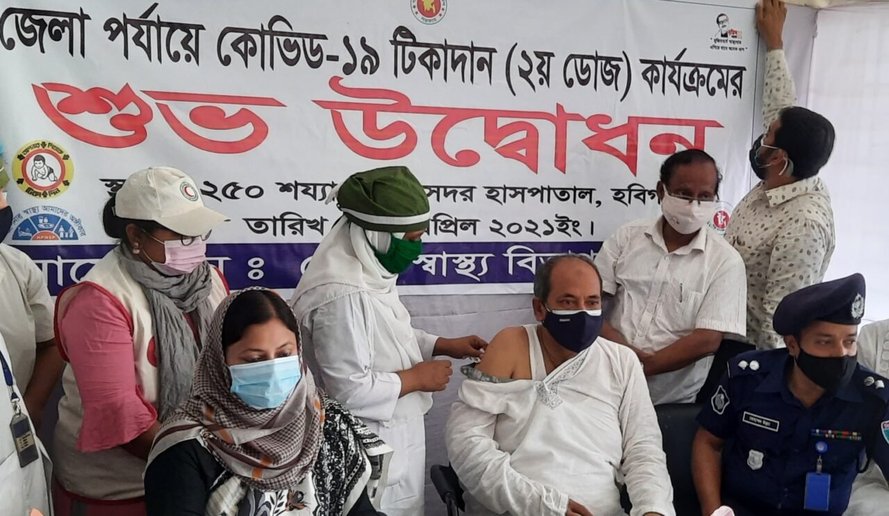 কেবিড-১৯ টিকার ২য় ডোজ গ্রহণ করছেন সংসদ সদস্য এডভোকেট মোঃ আবু জাহির।