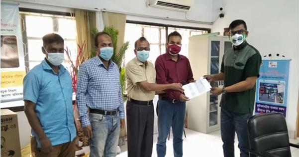 শহরের কোর্ট মসজিদের সামনে থেকে খোয়াই নদীর ব্রীজ পর্যন্ত ১.৯ কিলোমিটার রাস্তাটি দ্রুত নির্মাণের দাবিতে স্মারকলিপি প্রদান