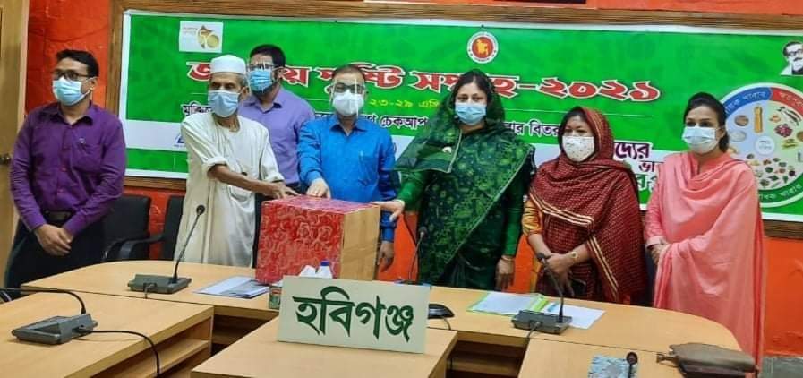 হবিগঞ্জে জাতীয় পুষ্টি সপ্তাহে মুক্তিযোদ্ধা ও মহিলাদের মাঝে পুষ্টিকর খাবার বিতরণ