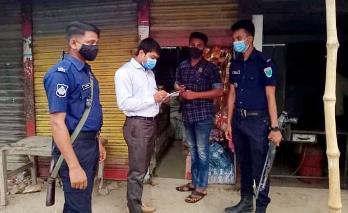 লাখাইয়ে অবৈধভাবে মাটি উত্তোলনে ২টি এক্সভেটর জব্দ ও বাজার মনিটরিং এ জরিমানা