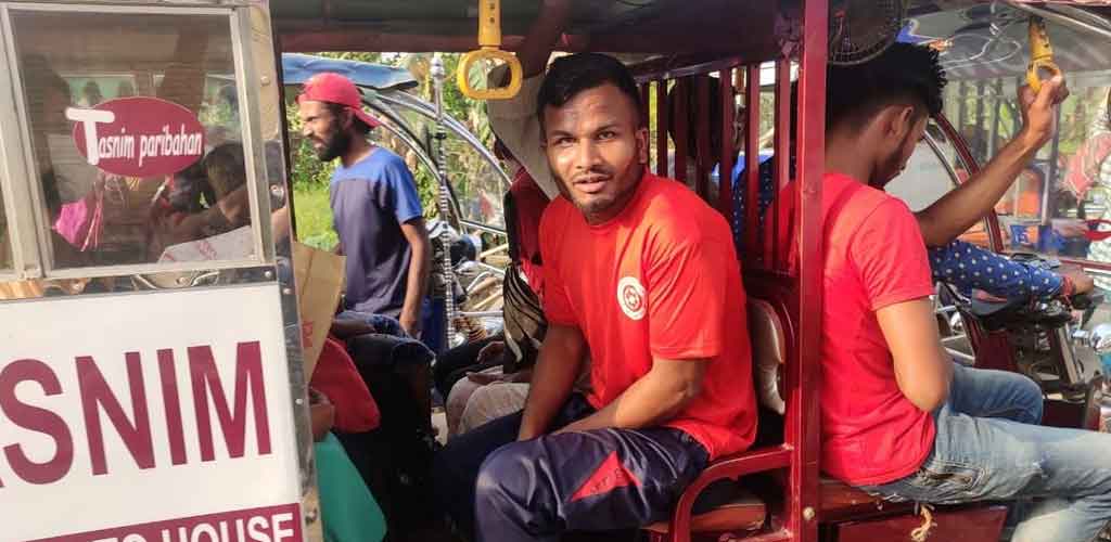 অর্ধেকের বেশি যাত্রী তবুও টমটমে উঠলেই গুনতে হচ্ছে অতিরিক্ত ভাড়া