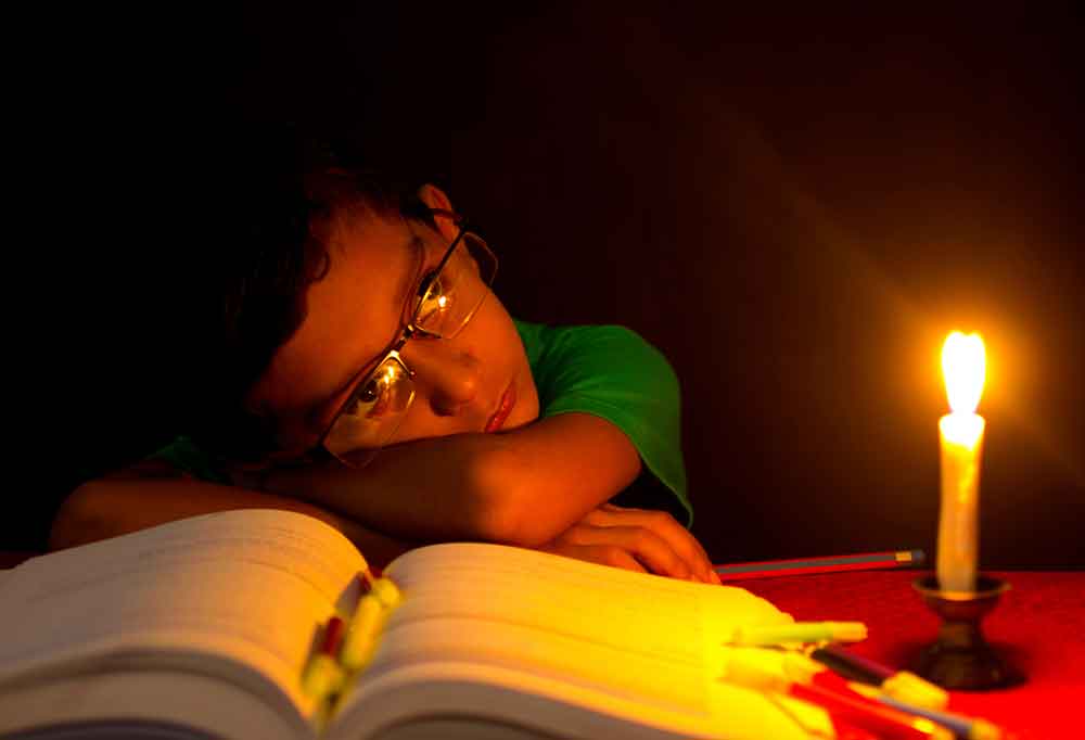 গরম ও হালকা বাতাসের সঙ্গে পাল্লা দিয়ে বাড়ছে বিদ্যুতের লোডশেডিং