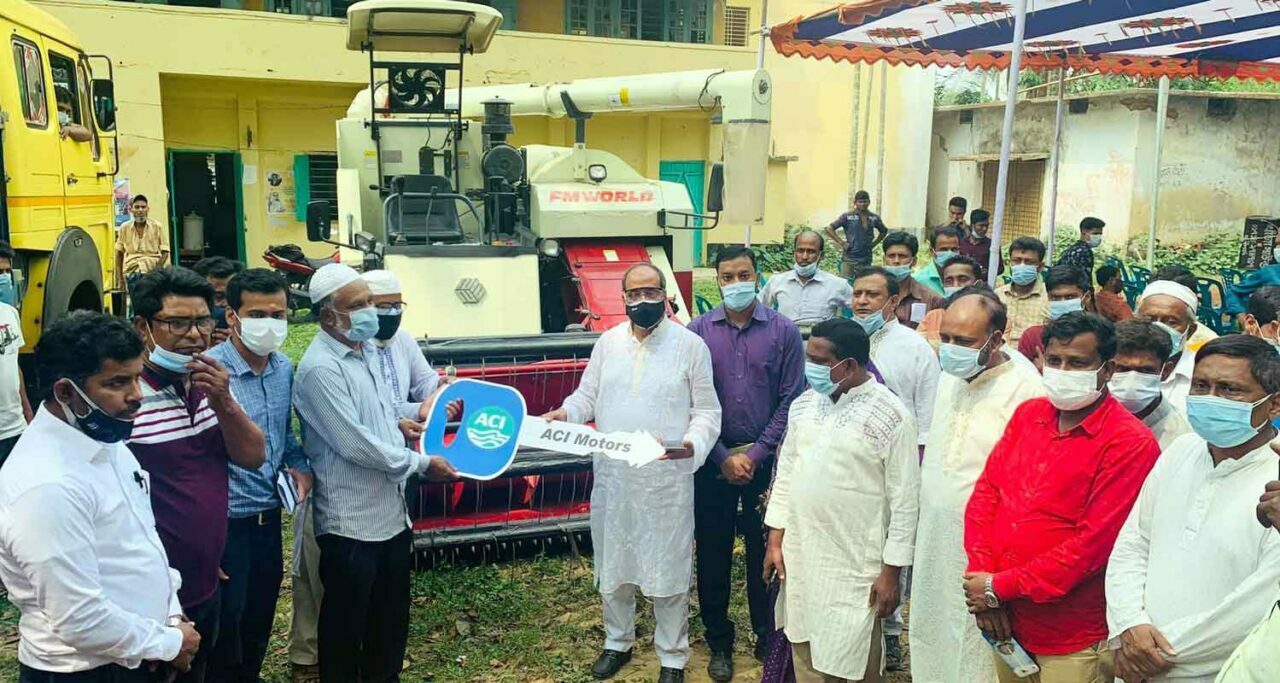 দুই উপজেলায় ভর্তুকিতে কৃষি যন্ত্রপাতি বিতরণ করেছেন এমপি আবু জাহির