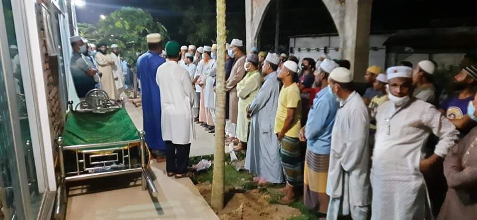 দৈনিক প্রভাকরের সম্পাদক সাংবাদিক আব্দুল হালীমের মাতার দাফন সম্পন্ন