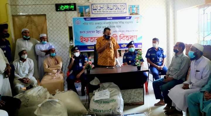 মাধবপুরে বিভিন্ন মাদ্রাসায় পুলিশ সুপারের ইফতার সামগ্রী বিতরন