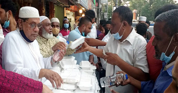 সিলেট জেলা জাতীয় পার্টির পক্ষ থেকে অসহায় দারিদ্রদের মাঝে ইফতার বিতরণ
