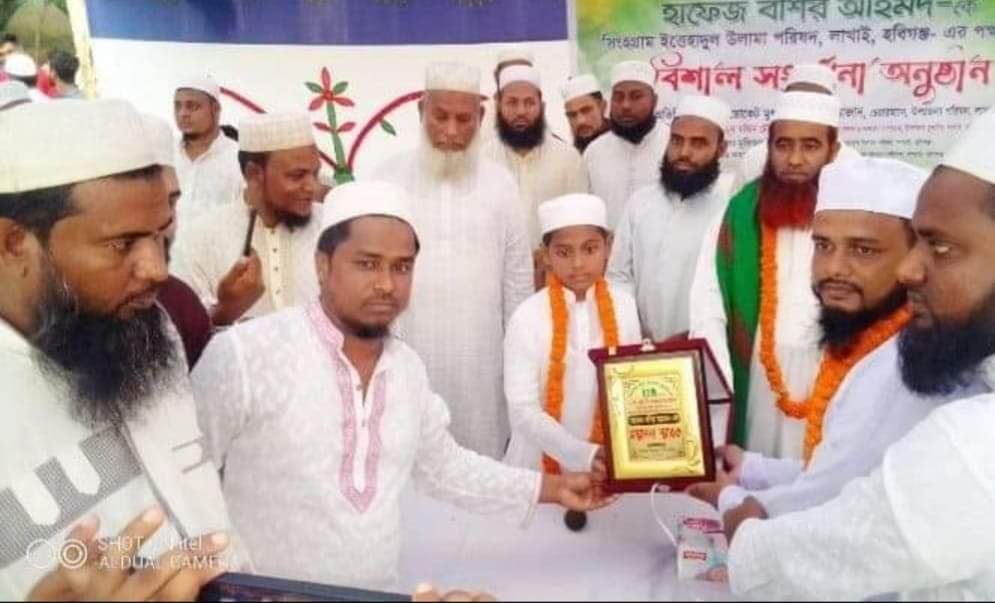 হাফেজ বশির’কে সংবর্ধিত করেছে সিংহগ্রাম ইত্তেহাদুল উলামা পরিষদ