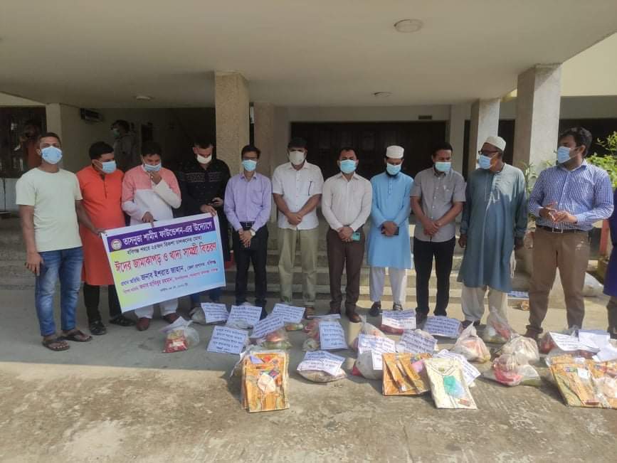 তাসনুভা শামীম ফাউন্ডেশনের উদ্যোগে খাদ্যদ্রব্য ও পাঞ্জাবি বিতরণ