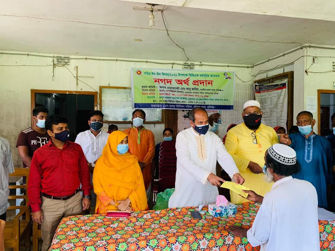 লোকড়া ইউনিয়নে মানবিক সহায়তা বিতরণ করলেন এমপি আবু জাহির