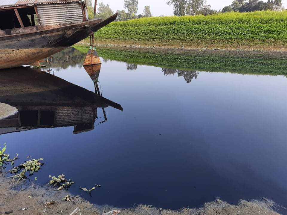 শিল্প বর্জ্যের দূষণের কবলে লাখাই এর সুতাং নদী