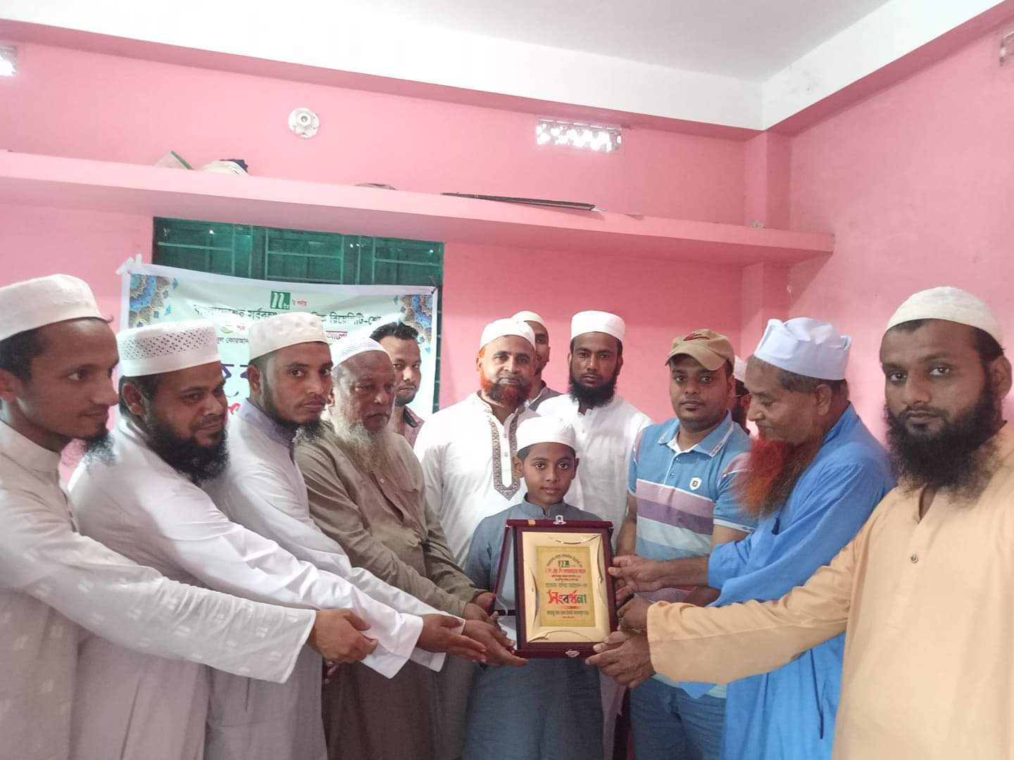 হাফেজ বশির-কে সংবর্ধনা দিয়েছে হলদারপুর আল-হেলাল সংস্থা হাফেজ বশির-কে সংবর্ধনা দিয়েছে হলদারপুর আল-হেলাল সংস্থা