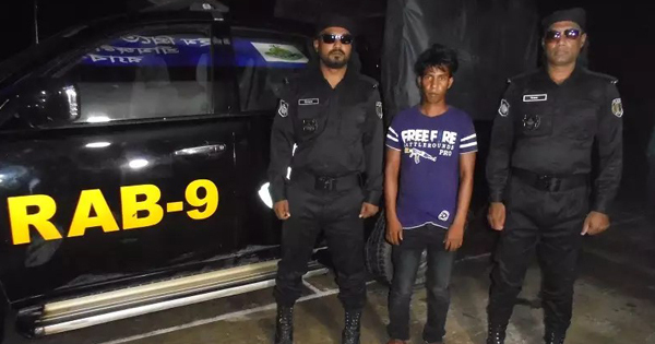 চুনারুঘাটে ১০ কেজি গাঁজাসহ এক মাদক ব্যবসায়ীকে গ্রেপ্তার করেছে র্যাব